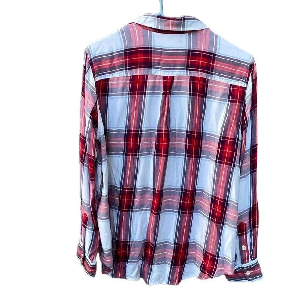 Levi’s size Med plaid boyfriend fit button down shirt. - Picture 4 of 9